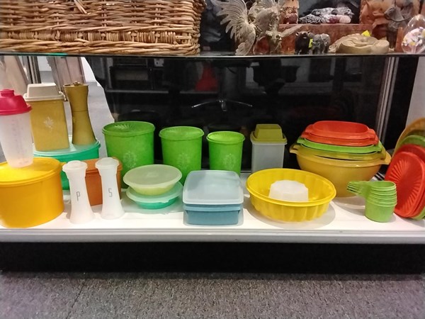 Lot 1314 - VINTAGE TUPPERWARE