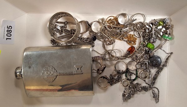 Lot 1085 - JEWELLERY