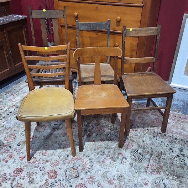 Lot 379 - CHAIR LOT