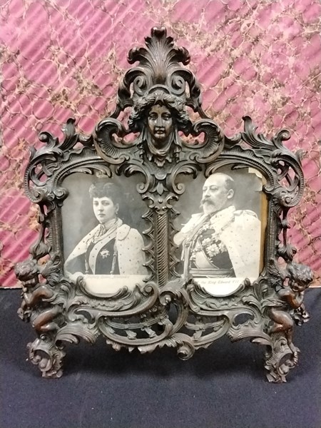 Lot 1202 - ORNATE PICTURE FRAME