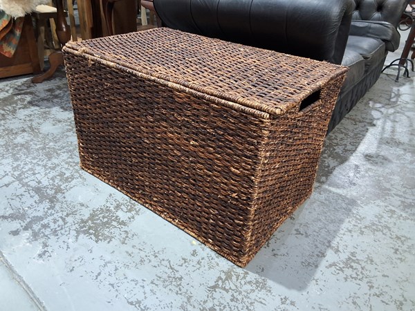 Lot 130 - BASKET