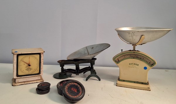 Lot 1173 - VINTAGE SCALES