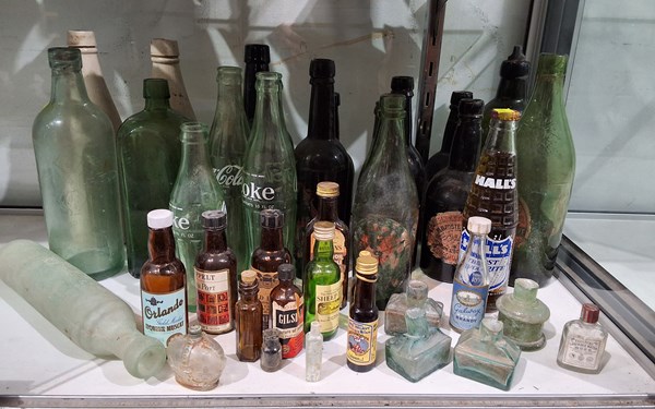 Lot 1456 - VINTAGE BOTTLES