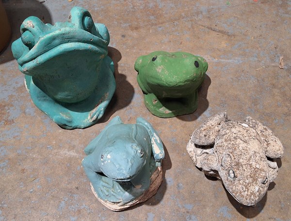 Lot 530 - FROG SCULPTURES