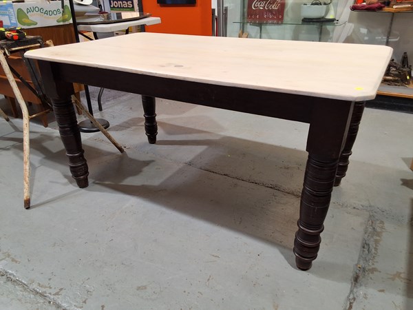 Lot 338 - DINING TABLE