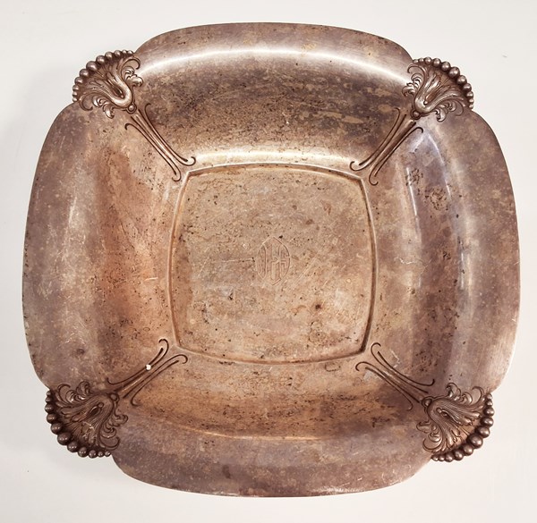 Lot 1078 - SILVER SERVING BOWL