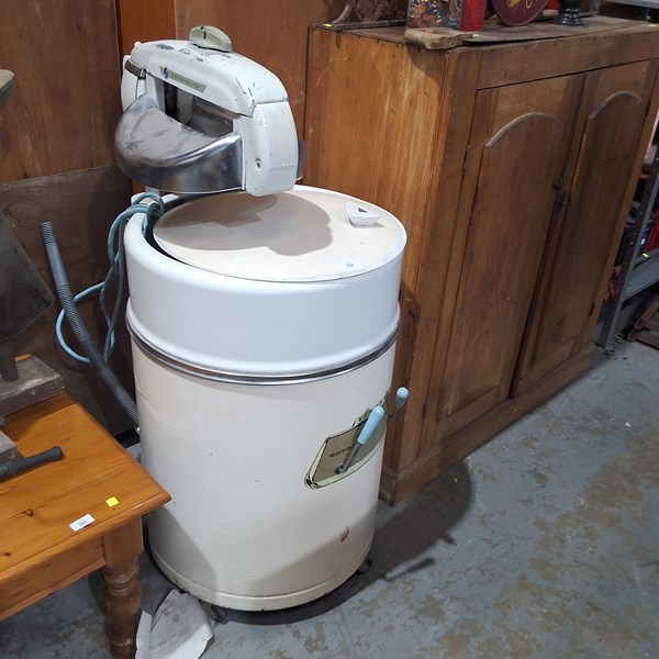 Lot 306 - WASHING MACHINE