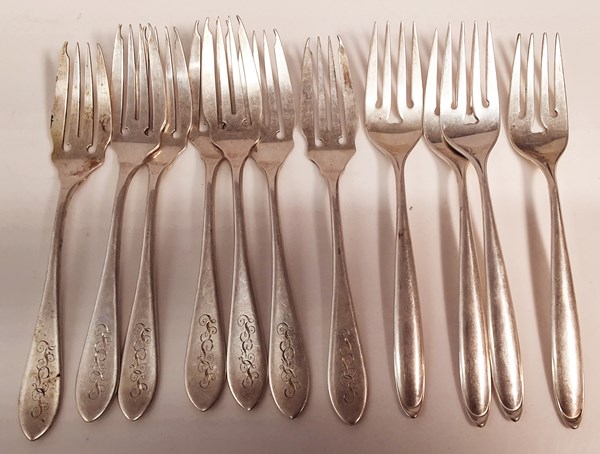 Lot 1087 - SILVER FLATWARE