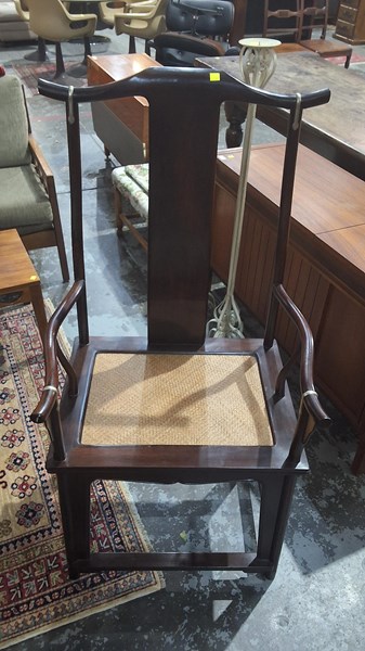 Lot 462 - HALL CHAIR