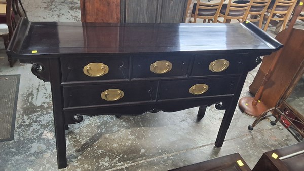 Lot 465 - CONSOLE TABLE