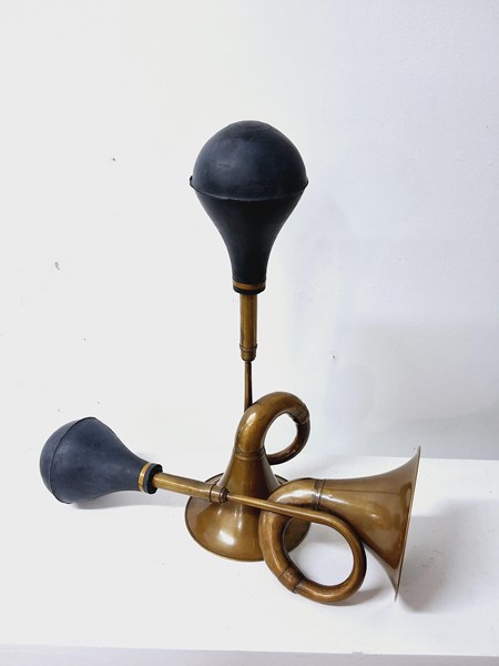 Lot 1189 - CAR HORNS