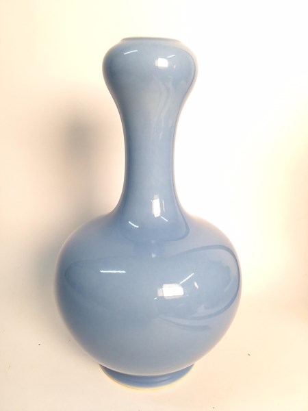 Lot 1368 - CHINESE MONOCHROME GLAZED VASE