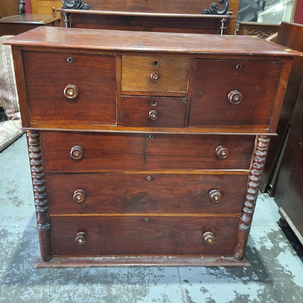Lot 180 - CHEST OF DRAWERS