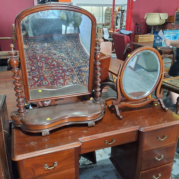 Lot 115 - DRESSING MIRROR