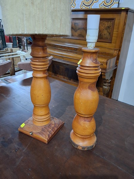 Lot 191 - TABLE LAMPS