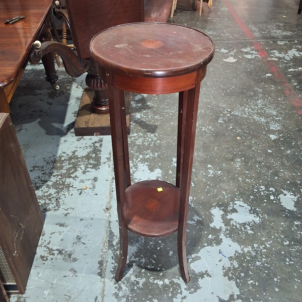 Lot 47 - PEDESTAL