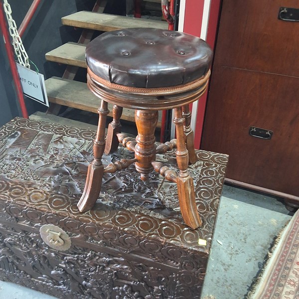 Lot 149 - PIANO STOOL