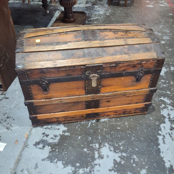 Lot 174 - SARATOGA TRUNK