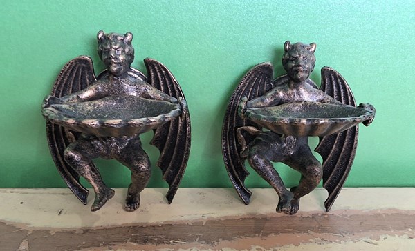 Lot 1253 - WALL BRACKETS