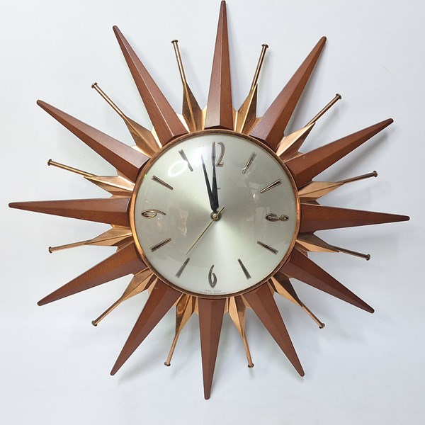 Lot 1101 - WALL CLOCK