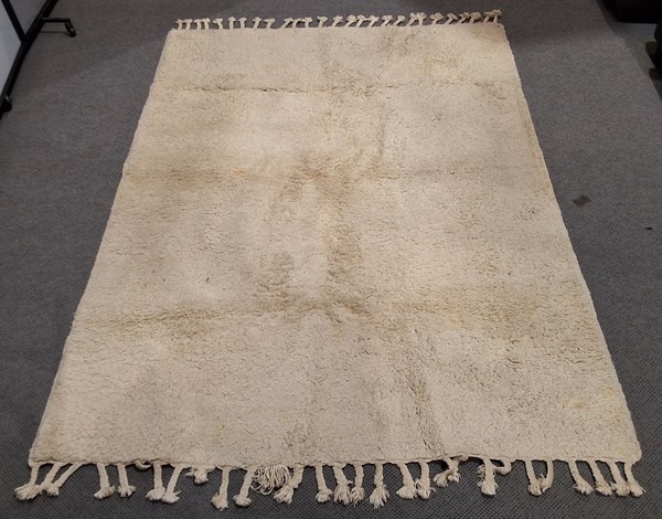 Lot 124 - FLOOR RUG