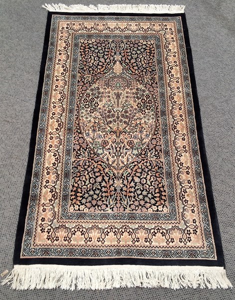 Lot 34 - ENTRANCE RUG