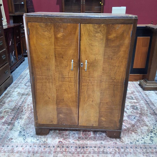 Lot 114 - LINEN CUPBOARD