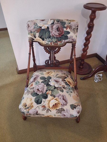 Lot 471 - PARLOUR CHAIR