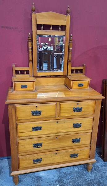 Lot 126 - DRESSING CHEST