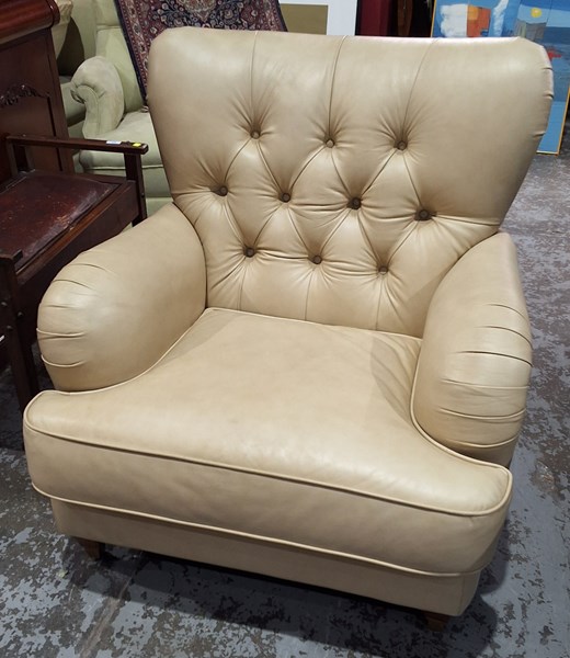 Lot 121 - ARMCHAIR