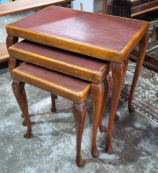 Lot 176 - NESTING TABLES