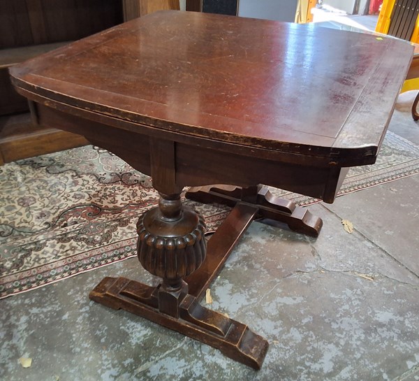 Lot 79 - DINING TABLE