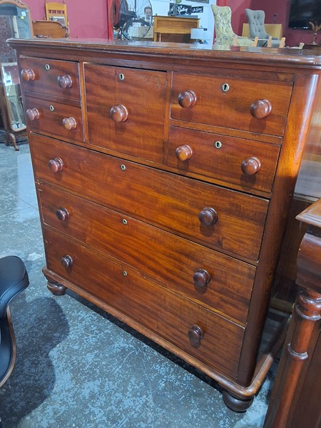 Lot 50 - CHEST OF DRAWERS