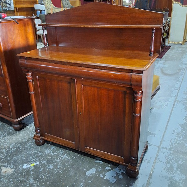 Lot 48 - CHIFFONIER