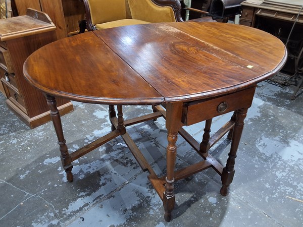 Lot 254 - DROPSIDE TABLE