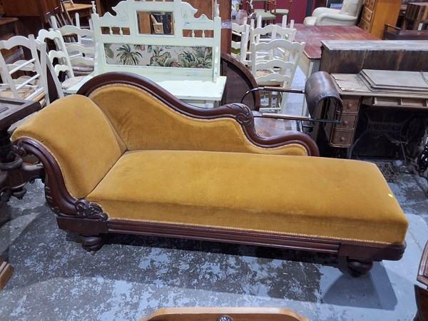 Lot 41 - CHAISE LOUNGE