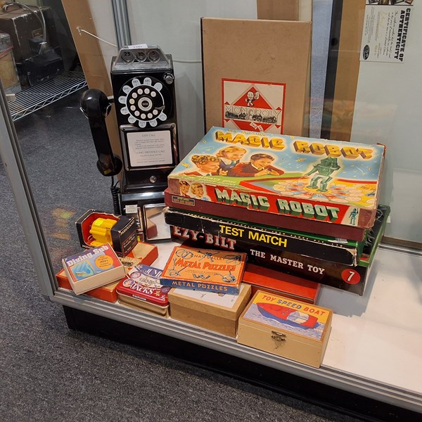 Lot 1383 - TOYS AND GAMES