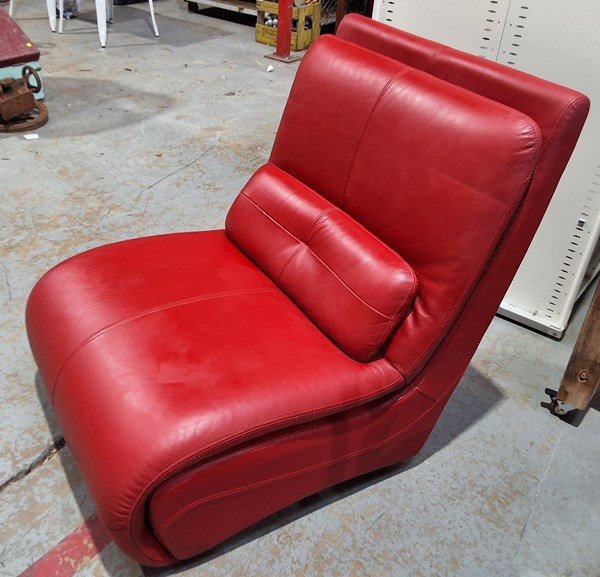 Lot 450 - LOUNGE CHAIR