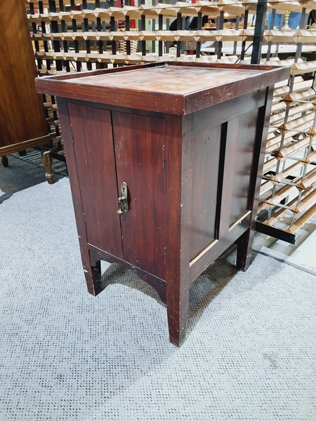 Lot 303 - RECORD CABINET