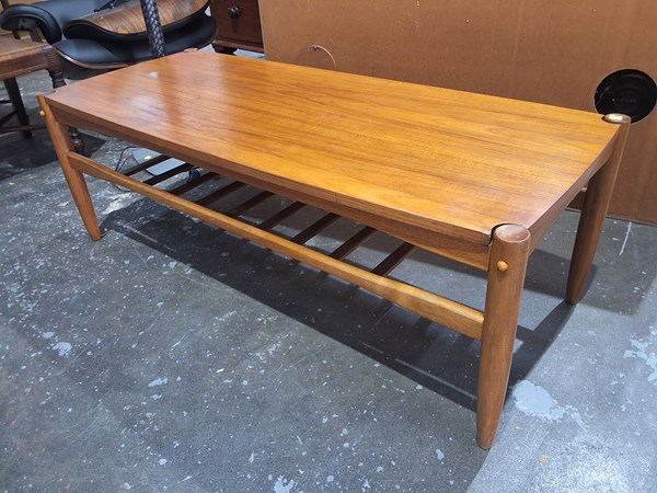 Lot 22 - COFFEE TABLE