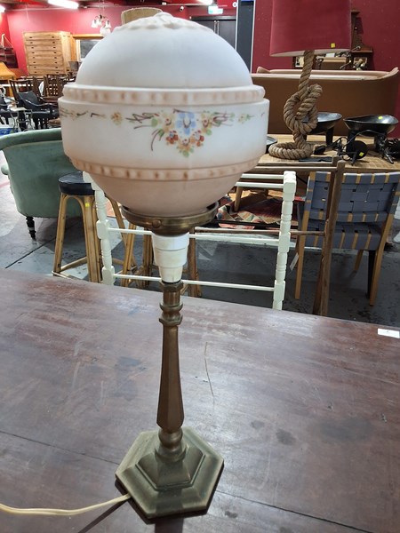 Lot 197 - TABLE LAMP