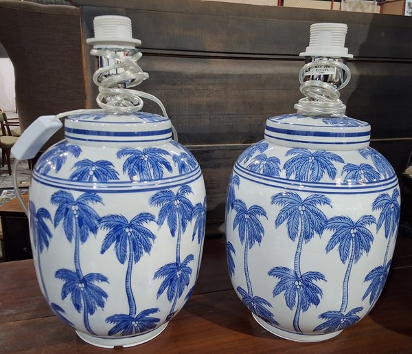 Lot 332 - TABLE LAMPS