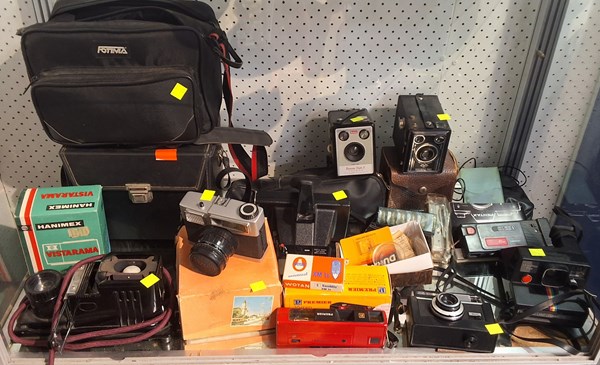Lot 1279 - VINTAGE CAMERAS