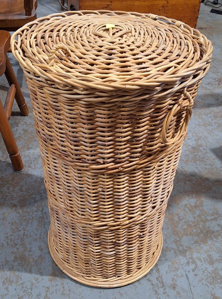 Lot 309 - LAUNDRY BASKET