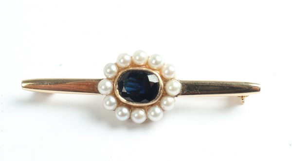 Lot 1009 - GOLD BROOCH