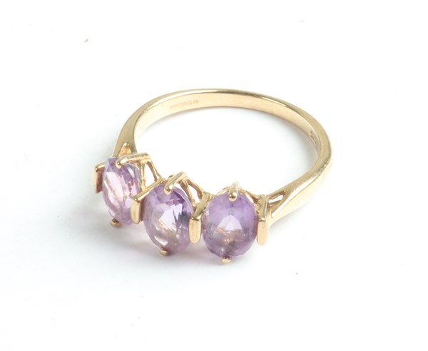 Lot 1006 - GOLD RING