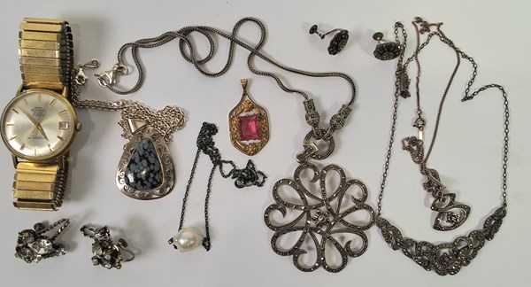 Lot 1030 - JEWELLERY