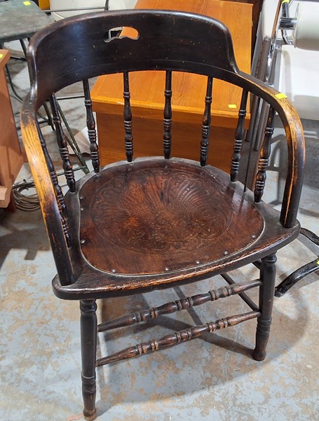 Lot 20 - ARM CHAIR