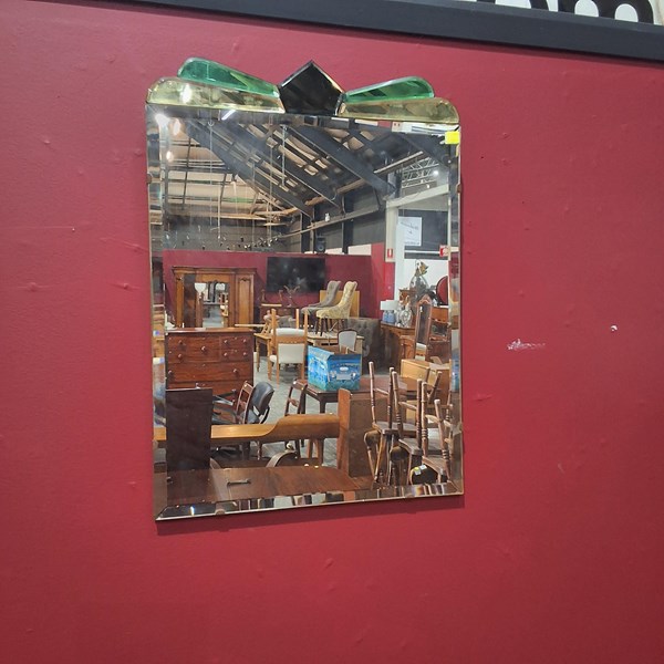 Lot 10 - WALL MIRROR