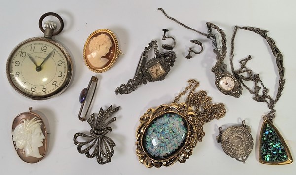 Lot 1040 - JEWELLERY